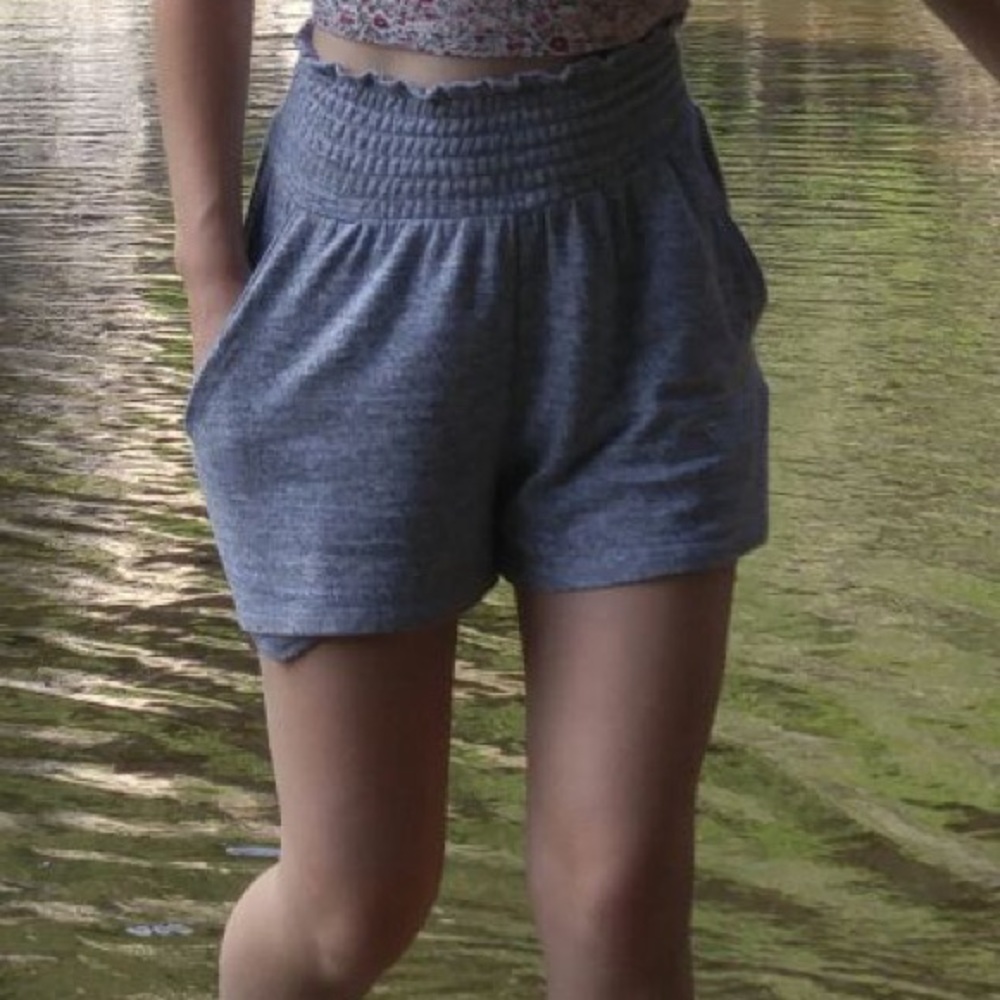 Aritzia Wilfred Free Flowy Grey Shorts